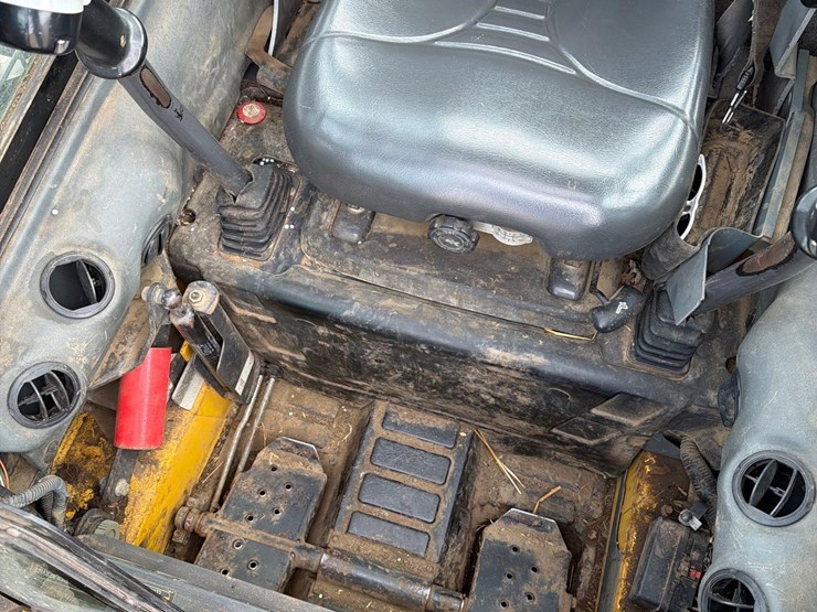 2011-new-holland-l218-image-29