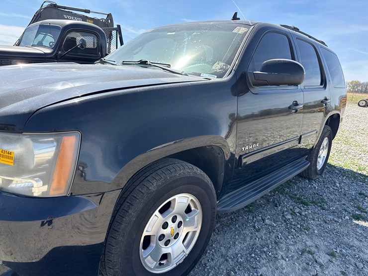 2010-chevrolet-tahoe-image-16