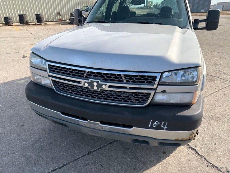 2005-chevrolet-k2500-image-14