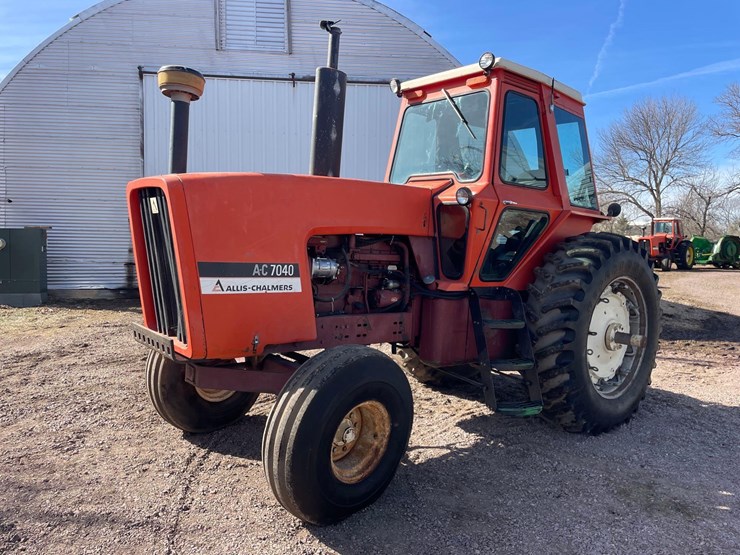 allis-chalmers-7040-2wd-tractor—1-owner-image-2