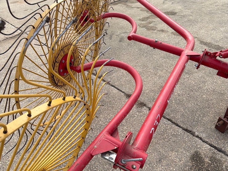 tonutt-5-wheel-3pt-rake-image-10