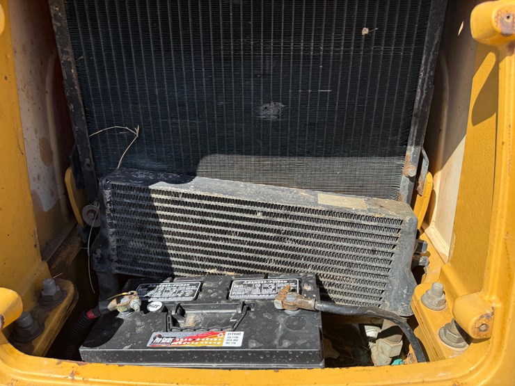 new-holland-555e-image-39