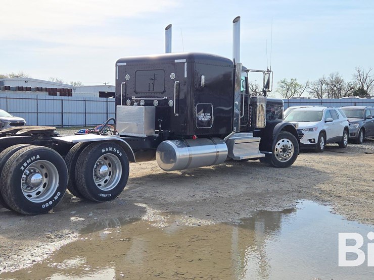 2022-peterbilt-389-image-5