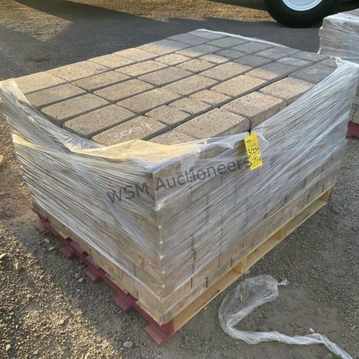 PALLET OF STONE PAVERS