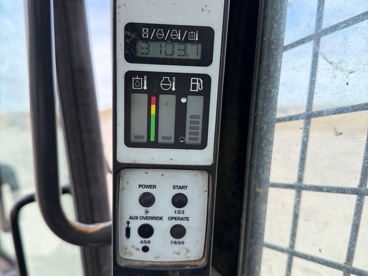 2011-new-holland-l218-image-37