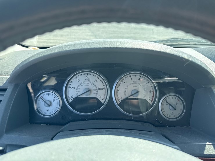 2009-chrysler-town-&-country-image-27