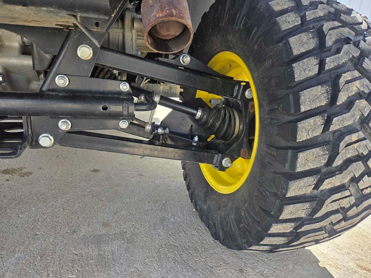 2024-john-deere-gator-image-27