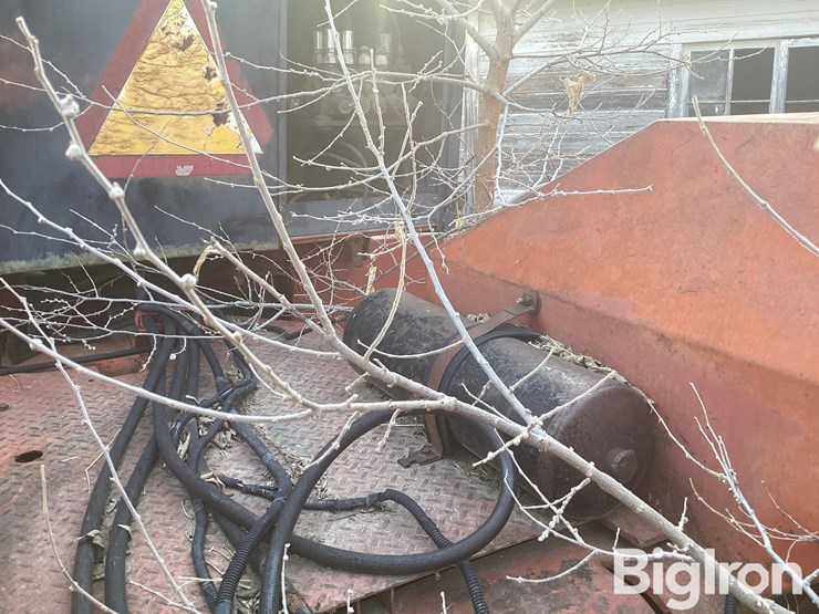 1982-versatile-555-image-16