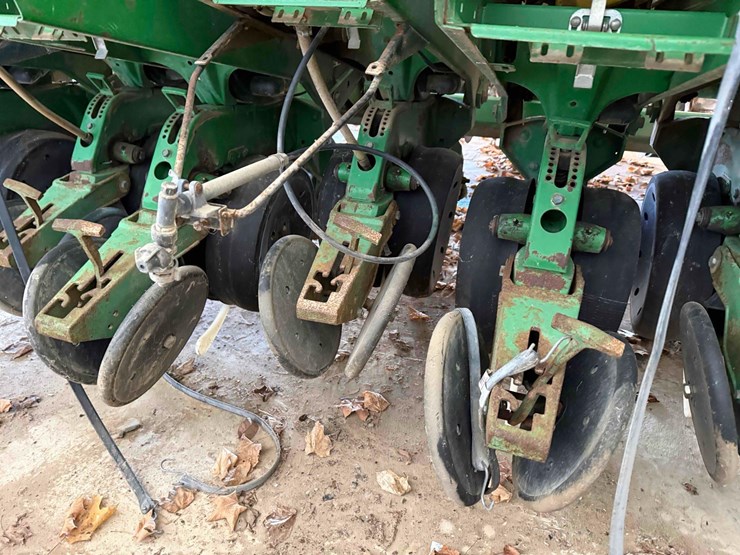 john-deere-7240-image-17