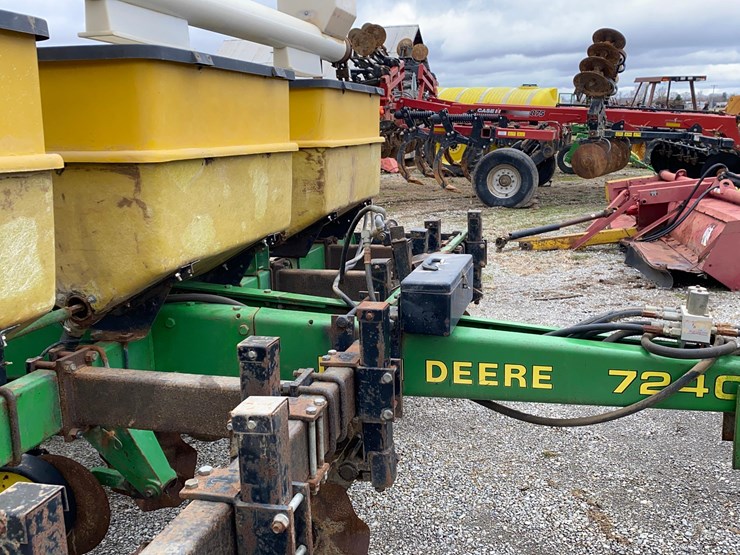 john-deere-7240-image-52