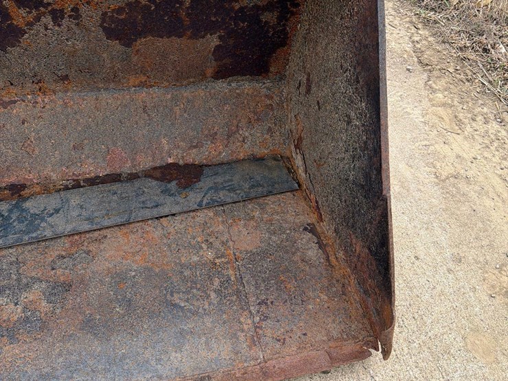 skidloader-8ft-quick-tach-bucket-image-7