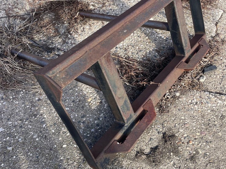 skidloader-quick-tach-bale-spear-image-4