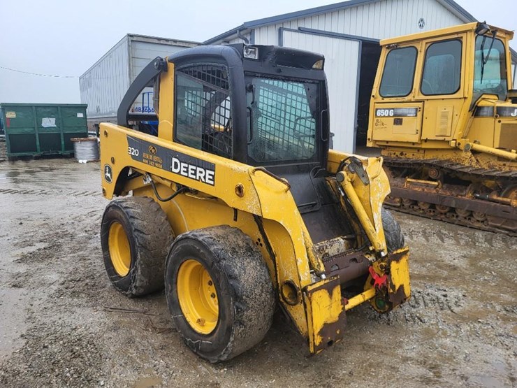 deere-320-image-7