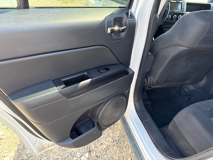 2012-jeep-patriot-image-16