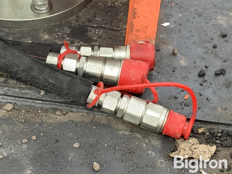 2025-massey-ferguson-730-image-14