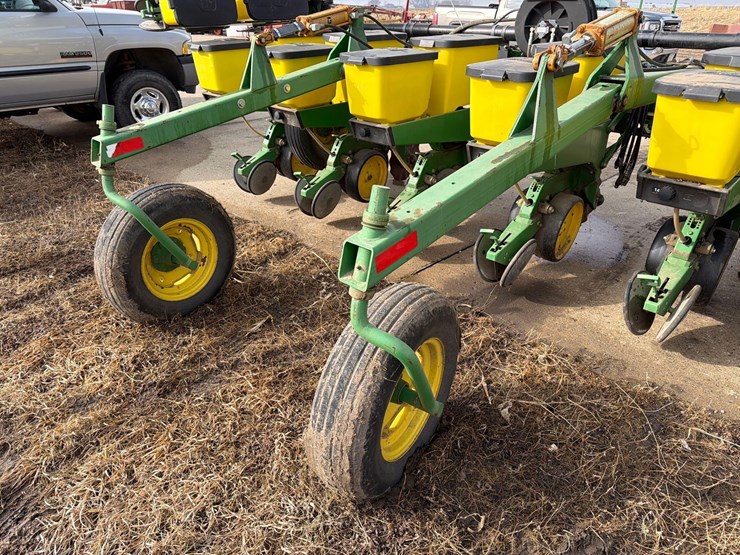 john-deere-7300-image-8