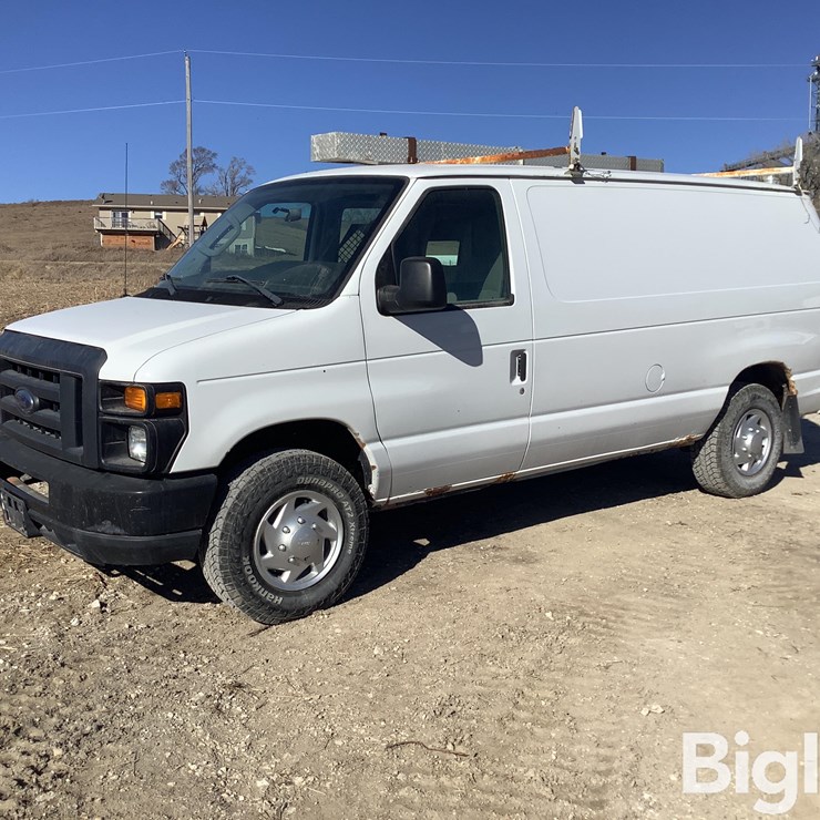 2013 FORD E250