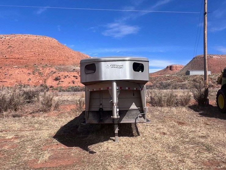 2009-titan-trailer-image-5