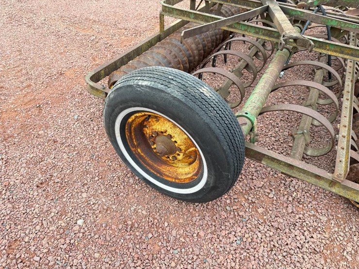 10-john-deere-10-image-18