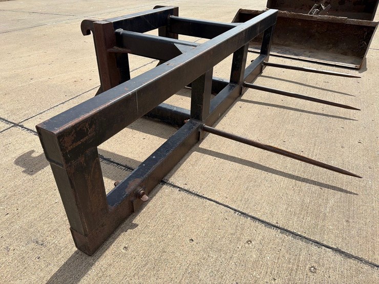 wolf-4-prong-volvo-mount-bale-spear-image-10