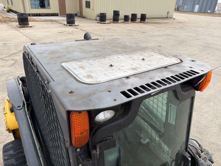 2011-new-holland-l218-image-25