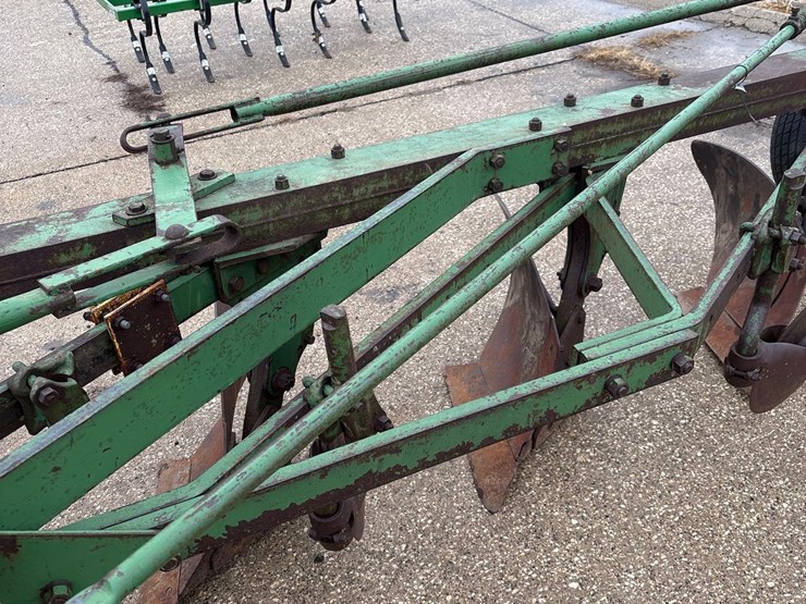 john-deere-4-bottom-plow-image-7