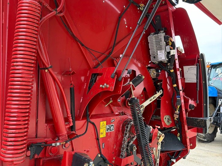 2018-new-holland-roll-belt-560-image-31