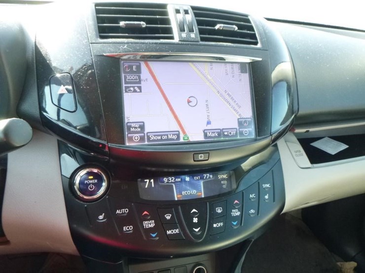 2014-toyota-rav4-image-31