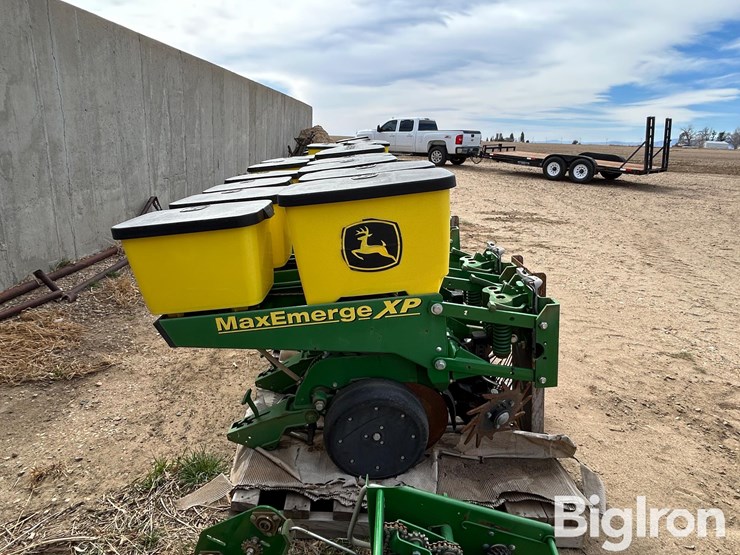 john-deere-12-image-4