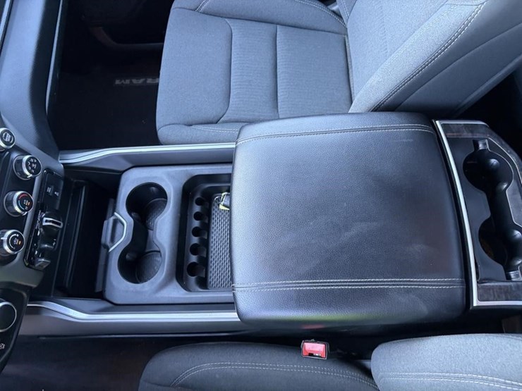 2022-ram-1500-big-horn-image-18