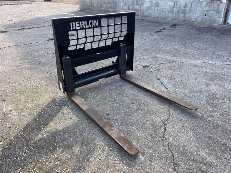 2016-case-ih-l765-image-2