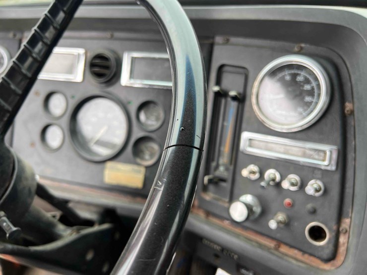 1995-ford-l8000-image-14