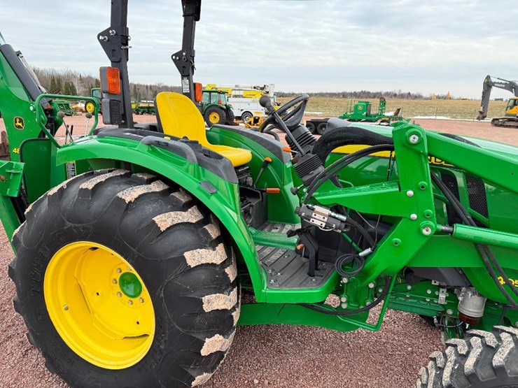 john-deere-4052m-image-10