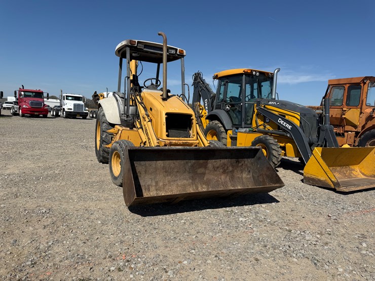 new-holland-555e-image-2