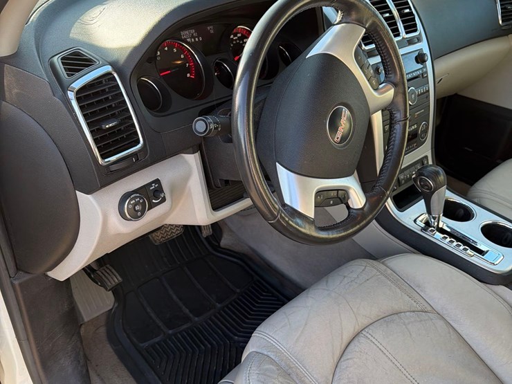 2010-gmc-acadia-slt-image-34