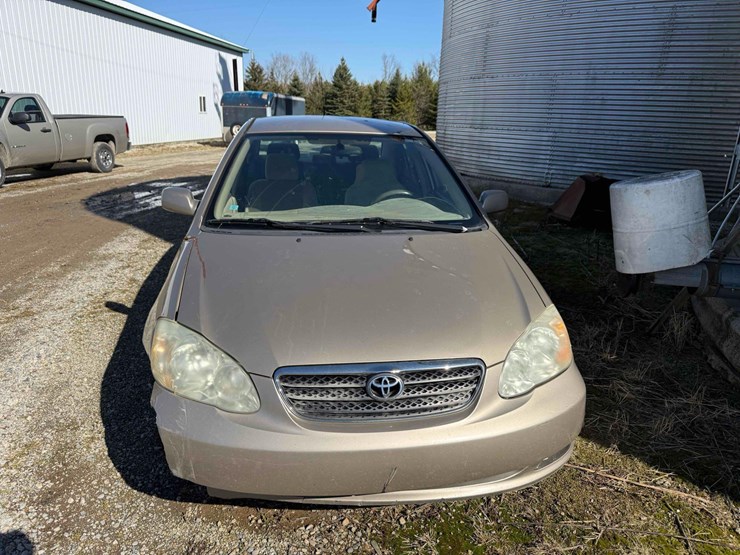 toyota-corolla-le-image-2