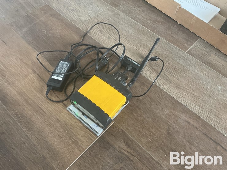 trimble-smb900-rtk-repeater-image-1