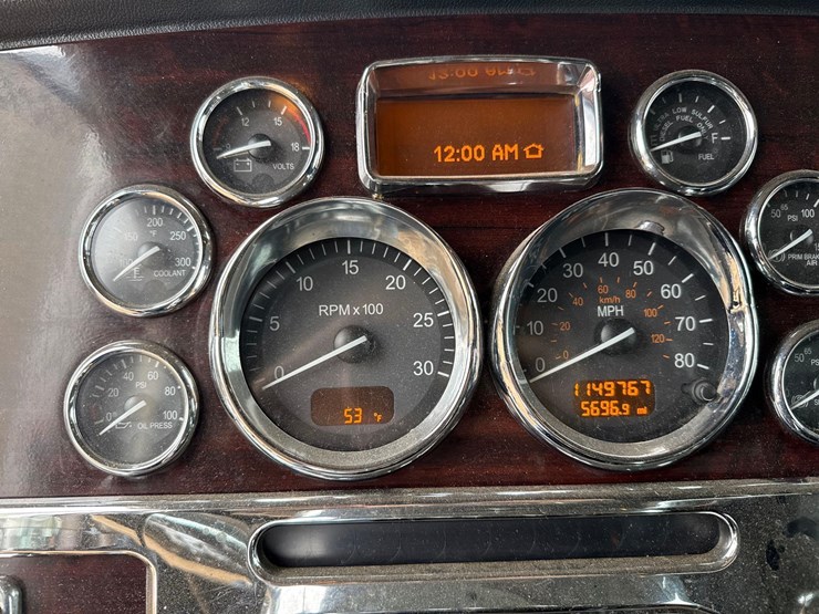 2016-peterbilt-389-image-73
