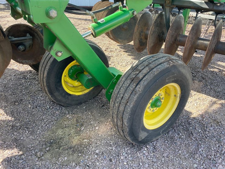 2005-john-deere-637-image-26