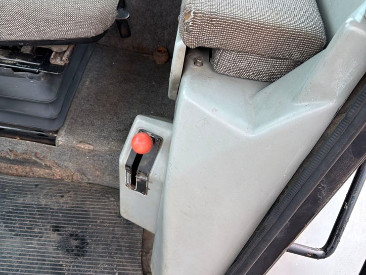 agco-white-6145-image-46