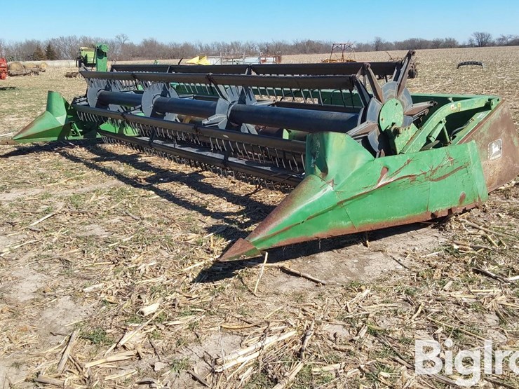 1982-john-deere-220-image-1