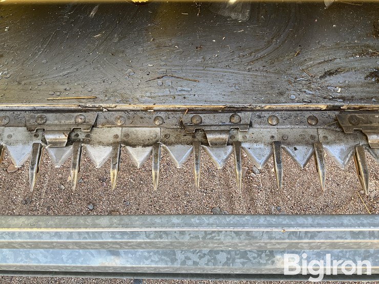 1982-new-holland-tr85-image-19