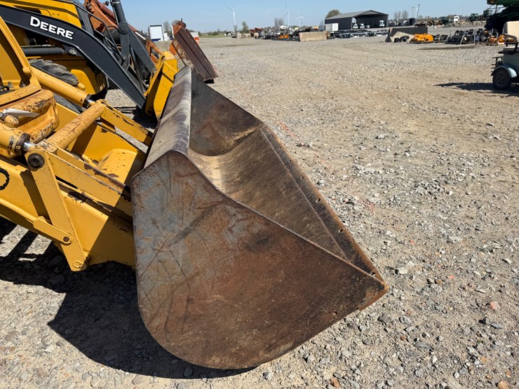 new-holland-555e-image-37