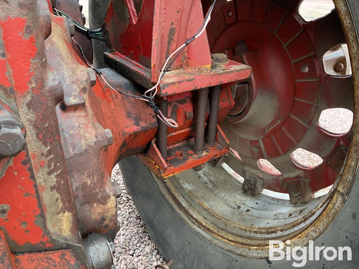 1967-farmall-806-diesel-2wd-tractor-image-15