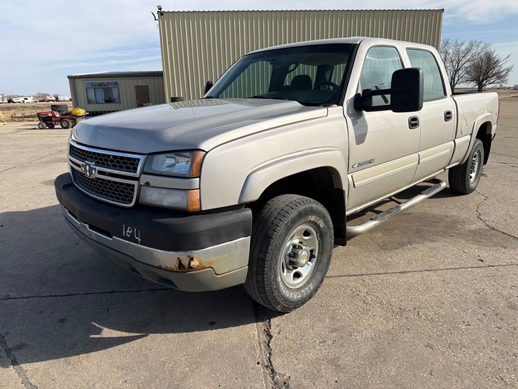 2005-chevrolet-k2500-image-1