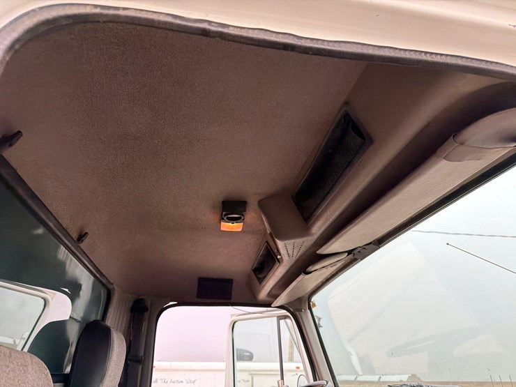 2000-international-8100-image-47