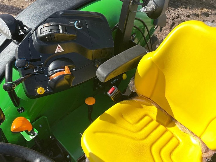 2017-john-deere-5085m-image-31