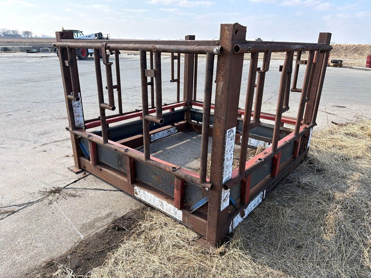 homemade-7ft-x-7ft-hay-feeder-image-3