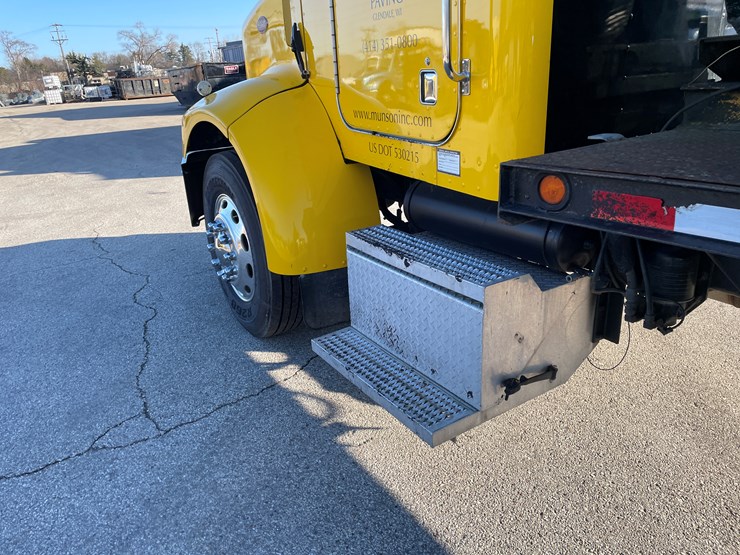 1999-peterbilt-330-image-11