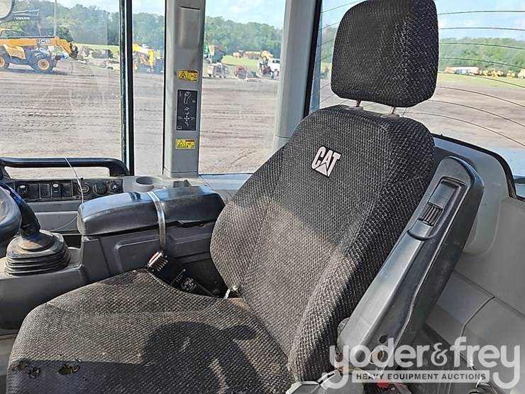 2015-caterpillar-938k-image-26